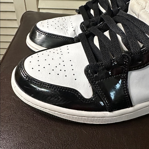 Jordan 1 Mid Patent Black, White & Metallic Gold… - Picture 11 of 11